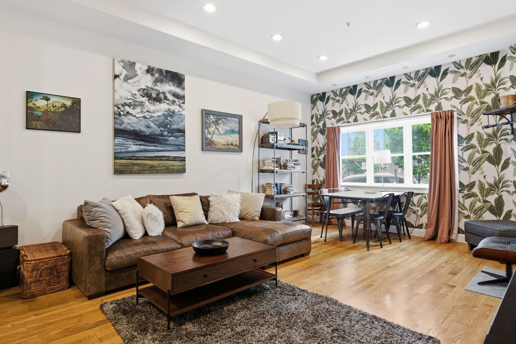Boston, Massachusetts, 02128, United States, 2 Bedrooms Bedrooms, ,2 BathroomsBathrooms,Residential,For Sale,2048108