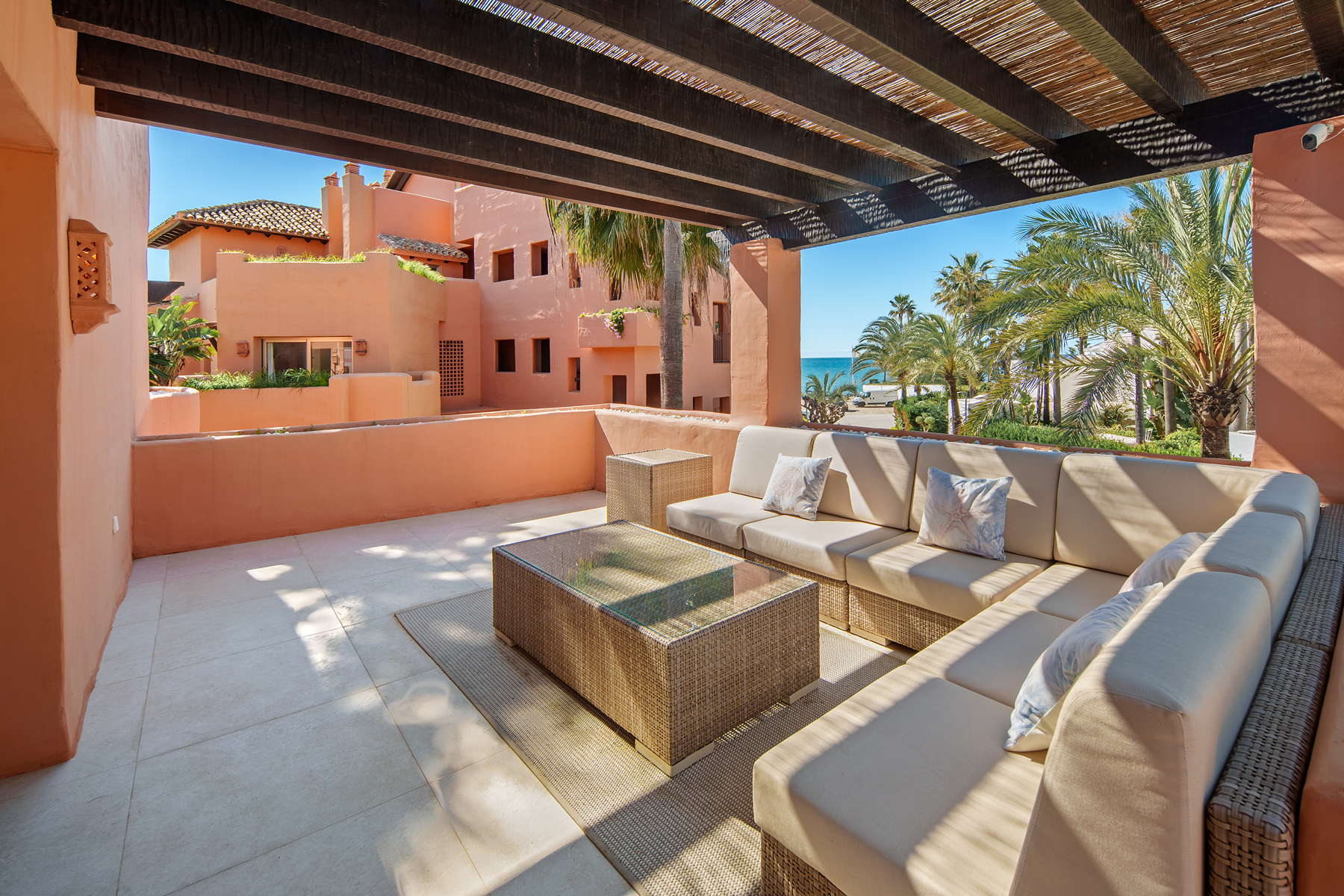  Duplex penthouse with sea views in gated beachfront community, Marbella East - 物件實景