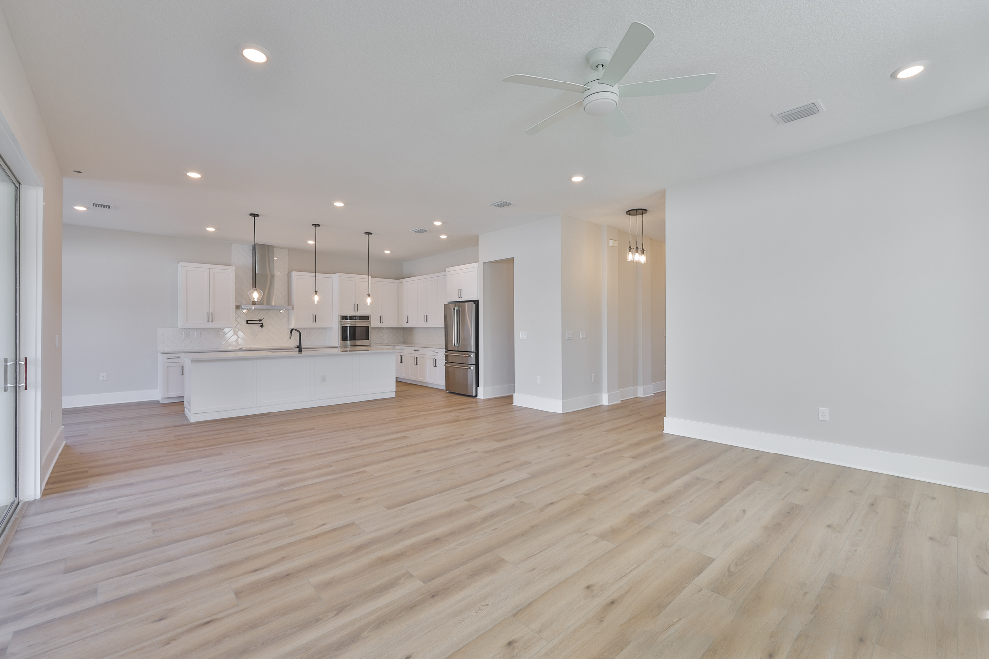 Tampa, Florida, 33611, United States, 5 Bedrooms Bedrooms, ,4 BathroomsBathrooms,Residential,For Sale,1992381