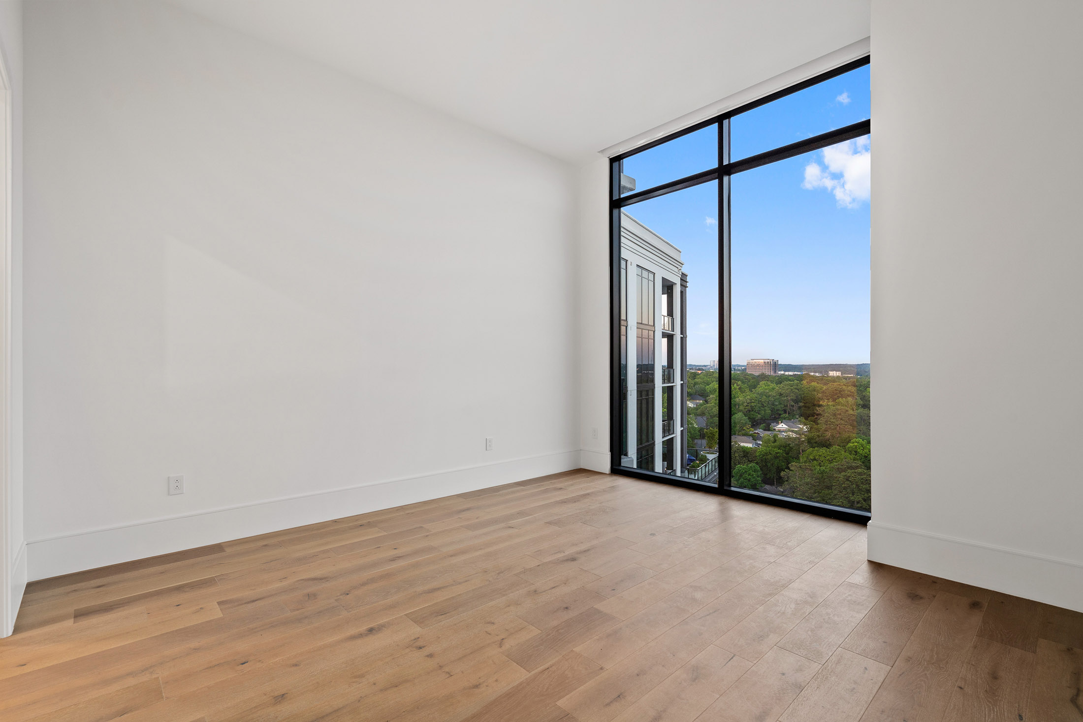  Stunning 17th Floor Corner Unit with Architectural Upgrades - 物件實景