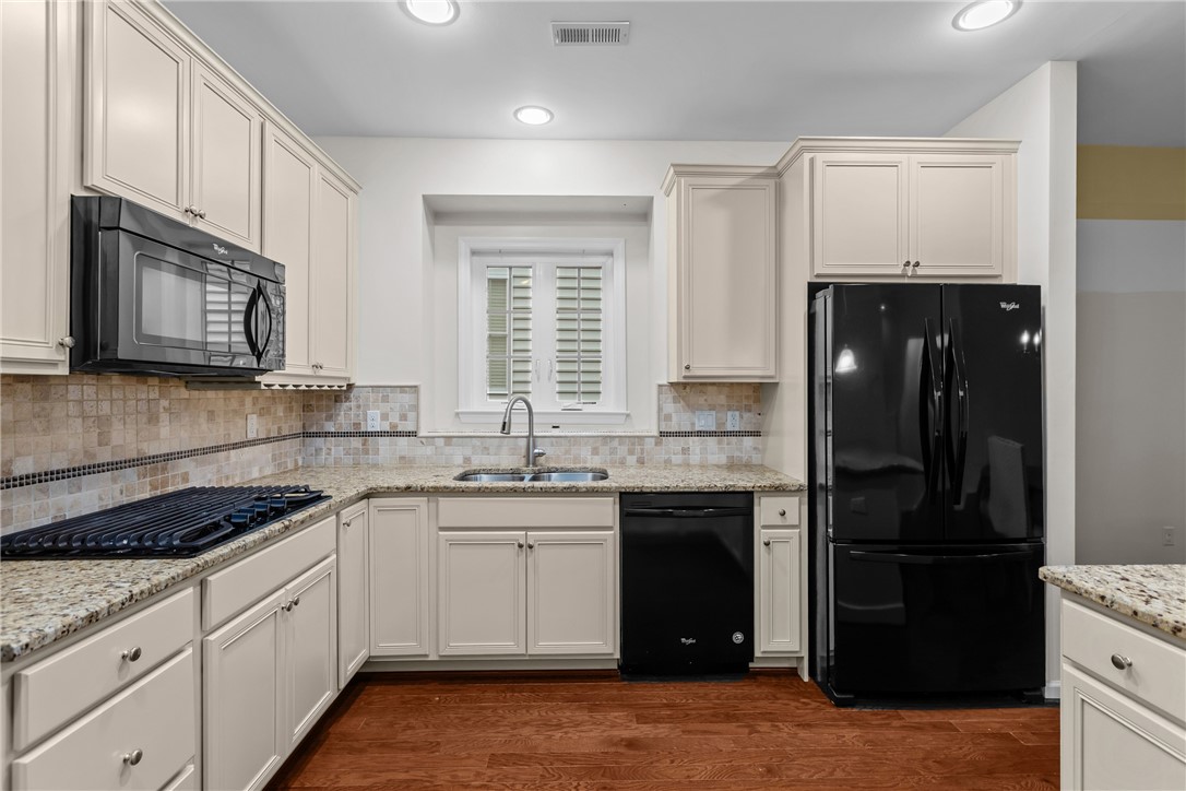 Sewickley, Pennsylvania, 15143, United States, 2 Bedrooms Bedrooms, ,2 BathroomsBathrooms,Residential,For Sale,1968653