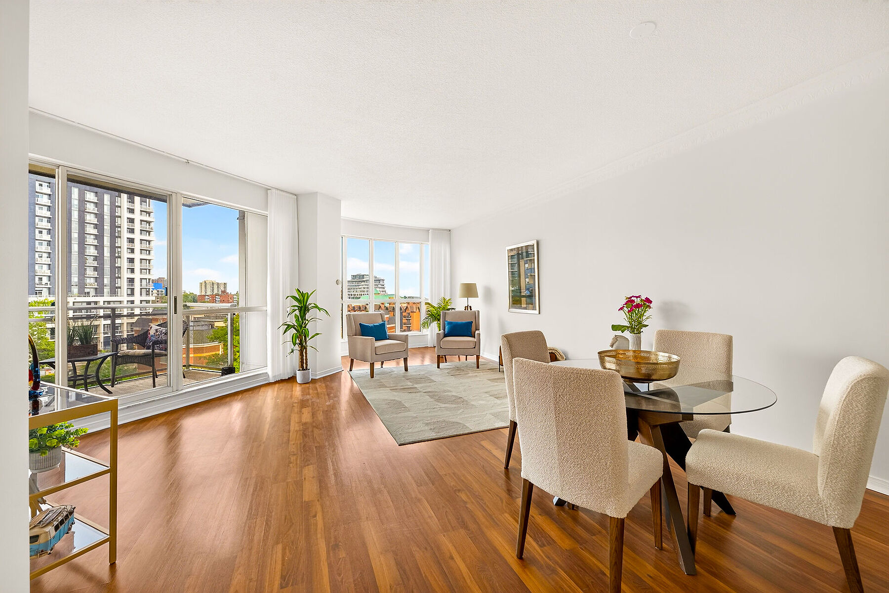  Desirable Waterfront Condo - 物件實景