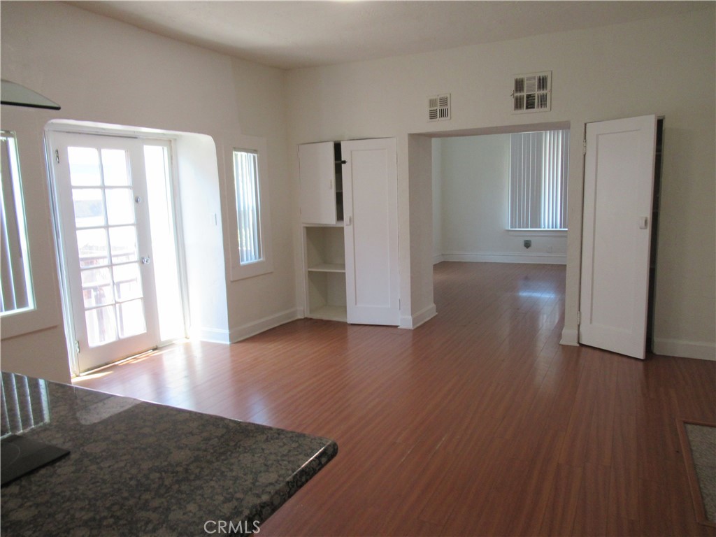 Los Angeles, California, 90018, United States, 4 Bedrooms Bedrooms, ,2 BathroomsBathrooms,Residential,For Sale,1941625