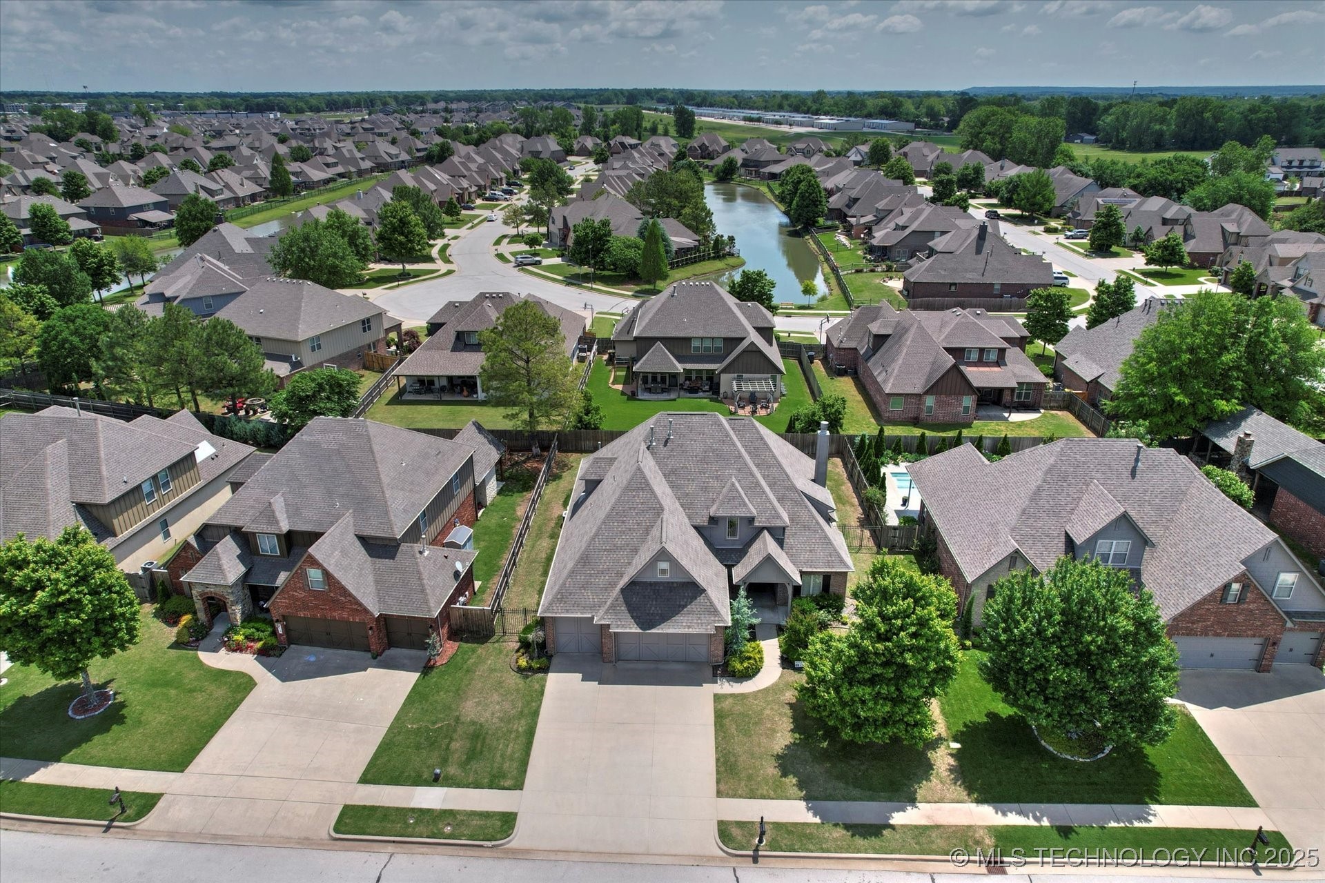 Bixby, Oklahoma, 74070, United States, 4 Bedrooms Bedrooms, ,5 BathroomsBathrooms,Residential,For Sale,1829148