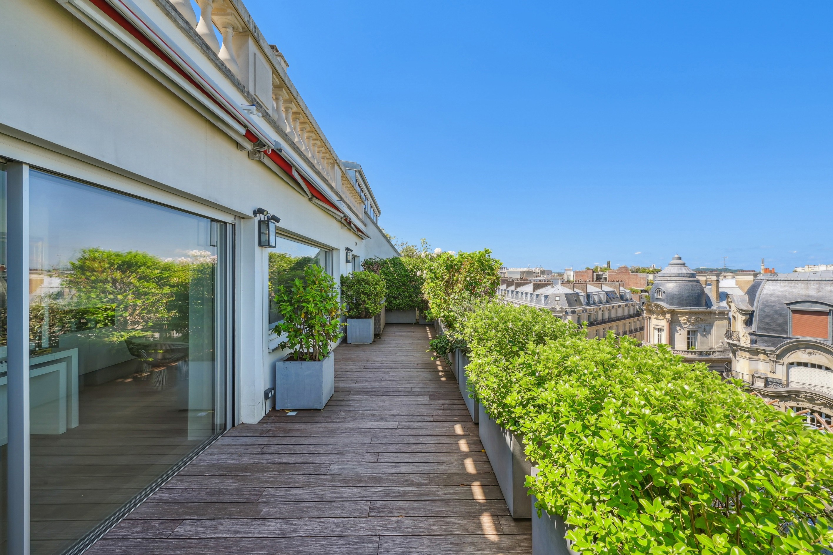  Elegant Pied-à-Terre with Expansive Terrace in Victor Hugo District - 物件實景