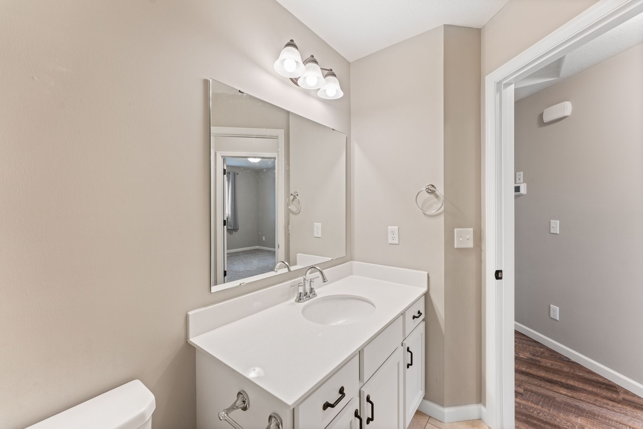 Spacious Walkout Living on a Prime Corner Lot - 物件實景