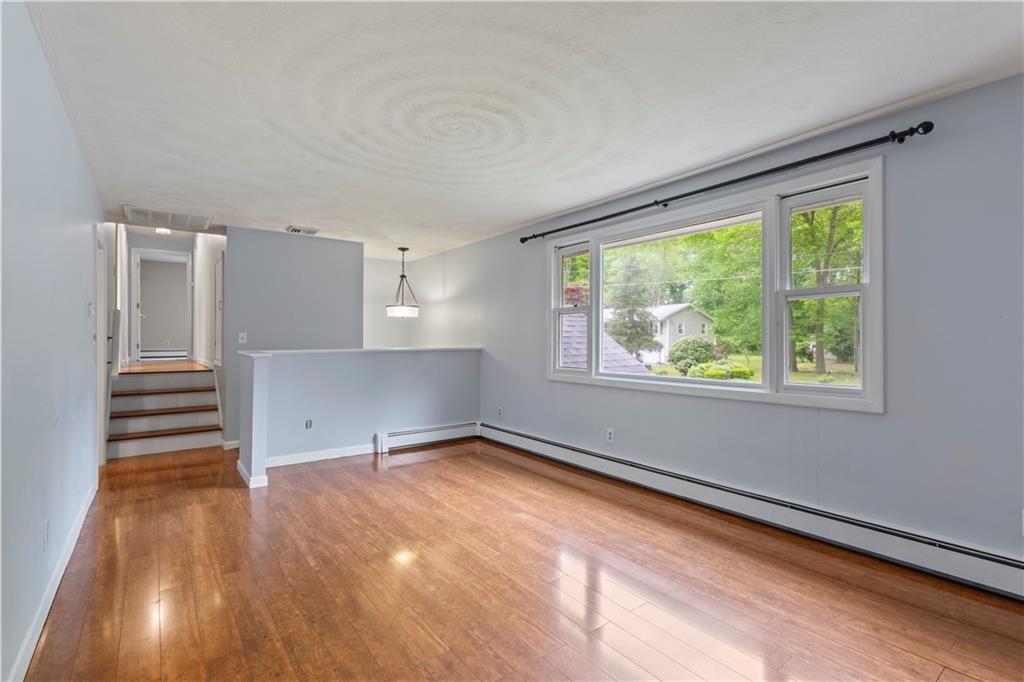 North Smithfield, Rhode Island, 02896, United States, 3 Bedrooms Bedrooms, ,3 BathroomsBathrooms,Residential,For Sale,1870589