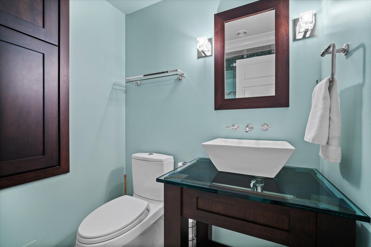Bloomington, Illinois, 61704, United States, 4 Bedrooms Bedrooms, ,7 BathroomsBathrooms,Residential,For Sale,1941288