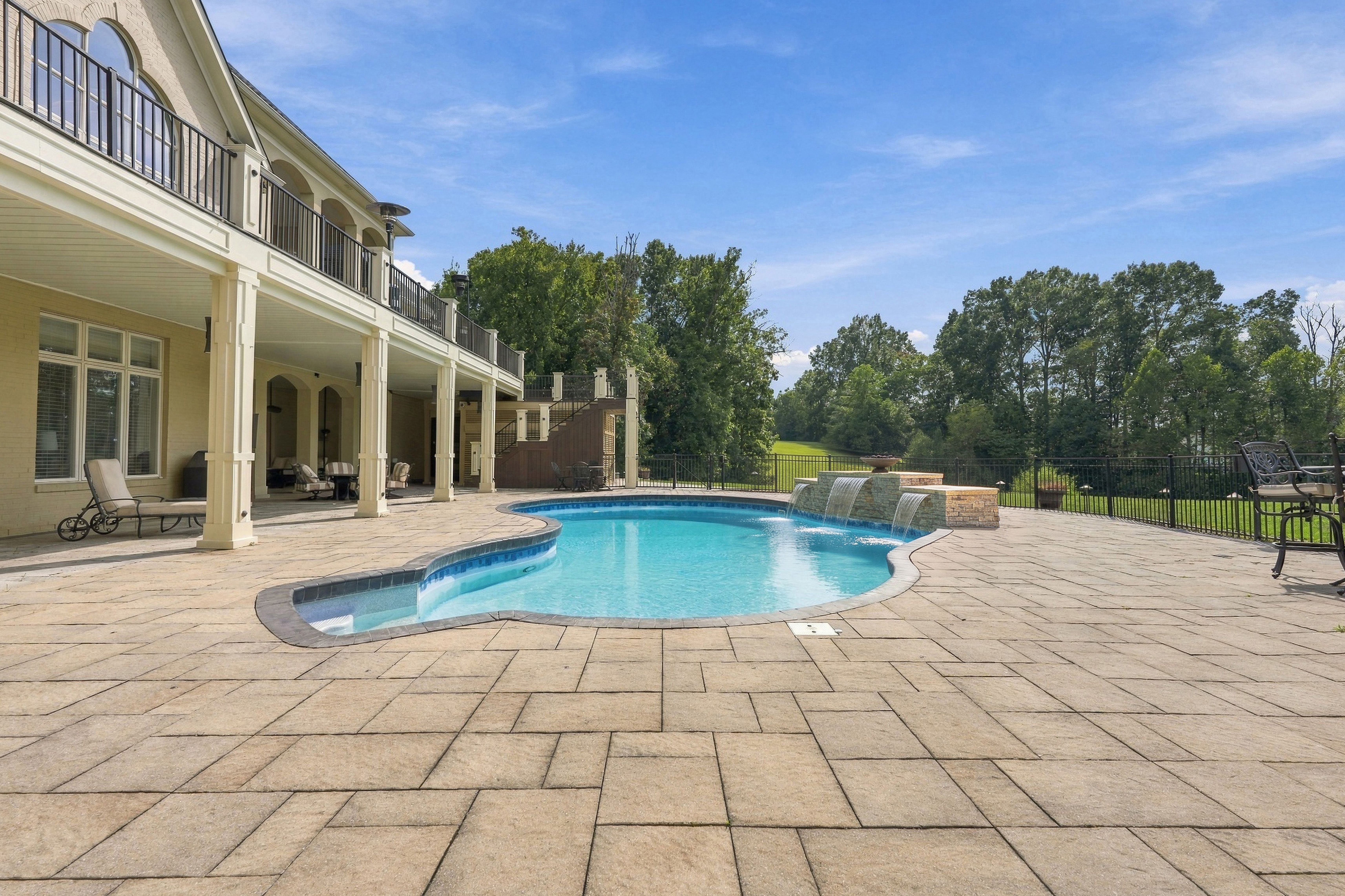  18420 Bridgemore Lane, Louisville, KY 40245 - 物件實景
