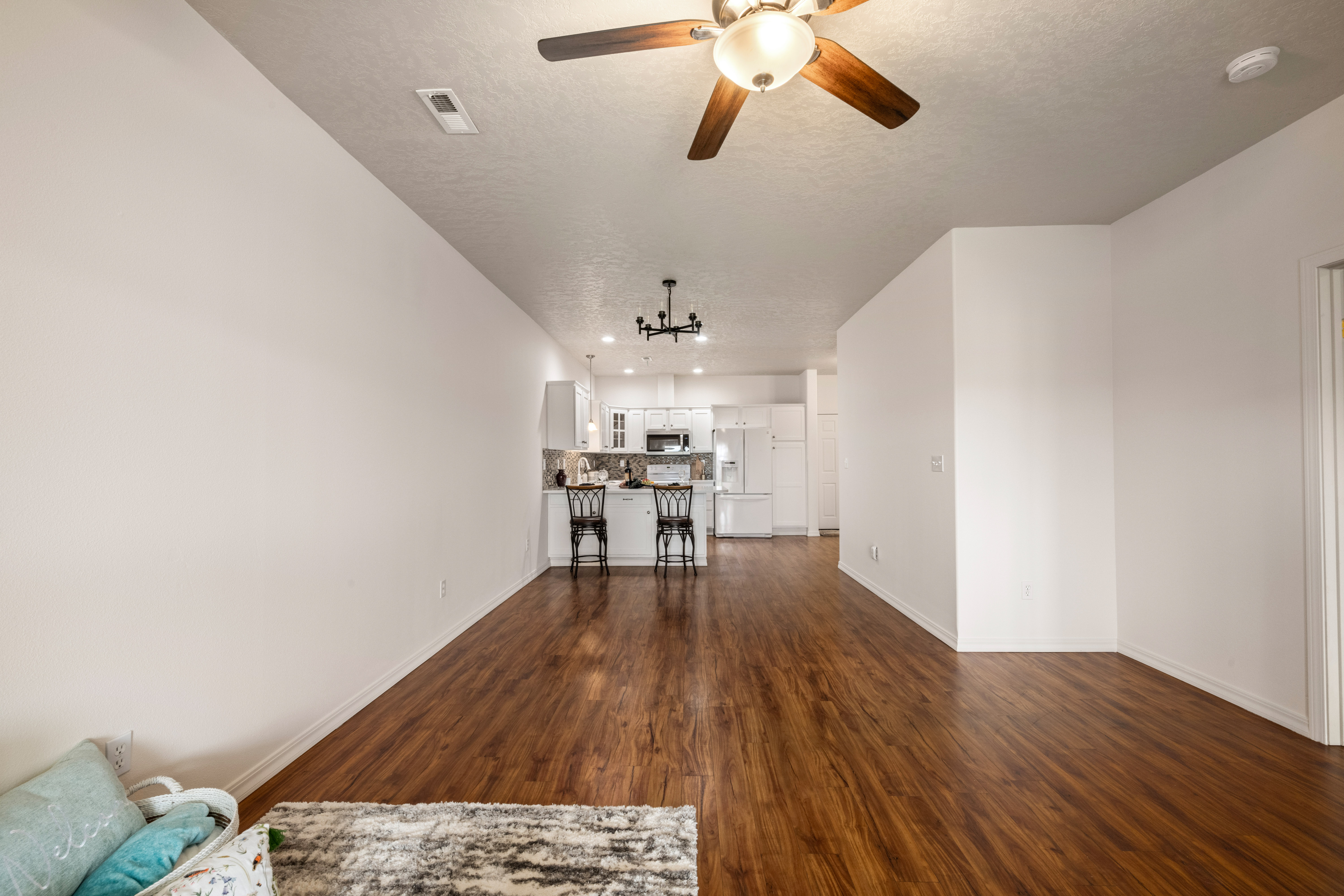  Beautifully Updated Townhome - 物件實景