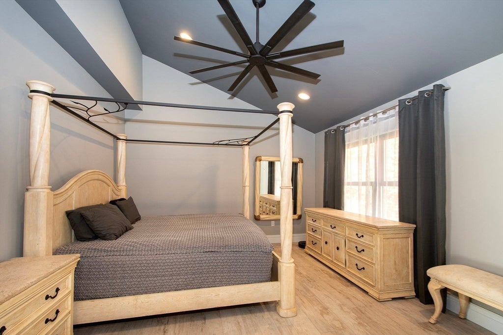 Carver, Massachusetts, 02330, United States, 5 Bedrooms Bedrooms, ,6 BathroomsBathrooms,Residential,For Sale,2005561