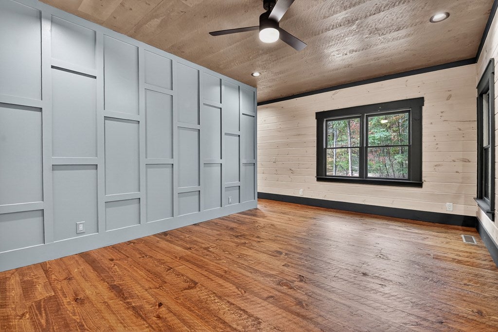 Mineral Bluff, Georgia, 30559, United States, 4 Bedrooms Bedrooms, ,5 BathroomsBathrooms,Residential,For Sale,1986837