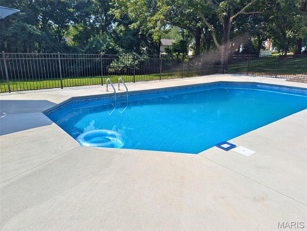St Charles, Missouri, 63304, United States, 4 Bedrooms Bedrooms, ,4 BathroomsBathrooms,Residential,For Sale,1942040