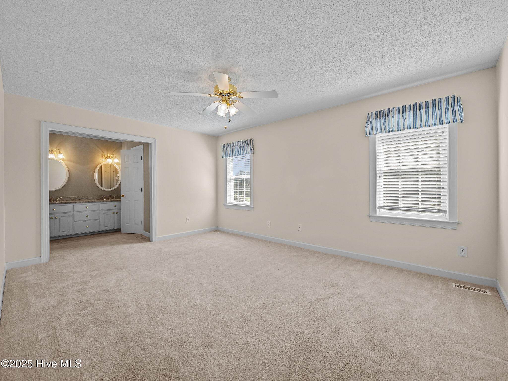 Cedar Point, North Carolina, 28584, United States, 3 Bedrooms Bedrooms, ,2 BathroomsBathrooms,Residential,For Sale,1957404