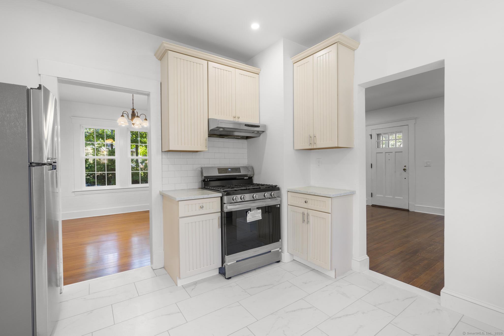 Milford, Connecticut, 06460, United States, 3 Bedrooms Bedrooms, ,3 BathroomsBathrooms,Residential,For Sale,1924915