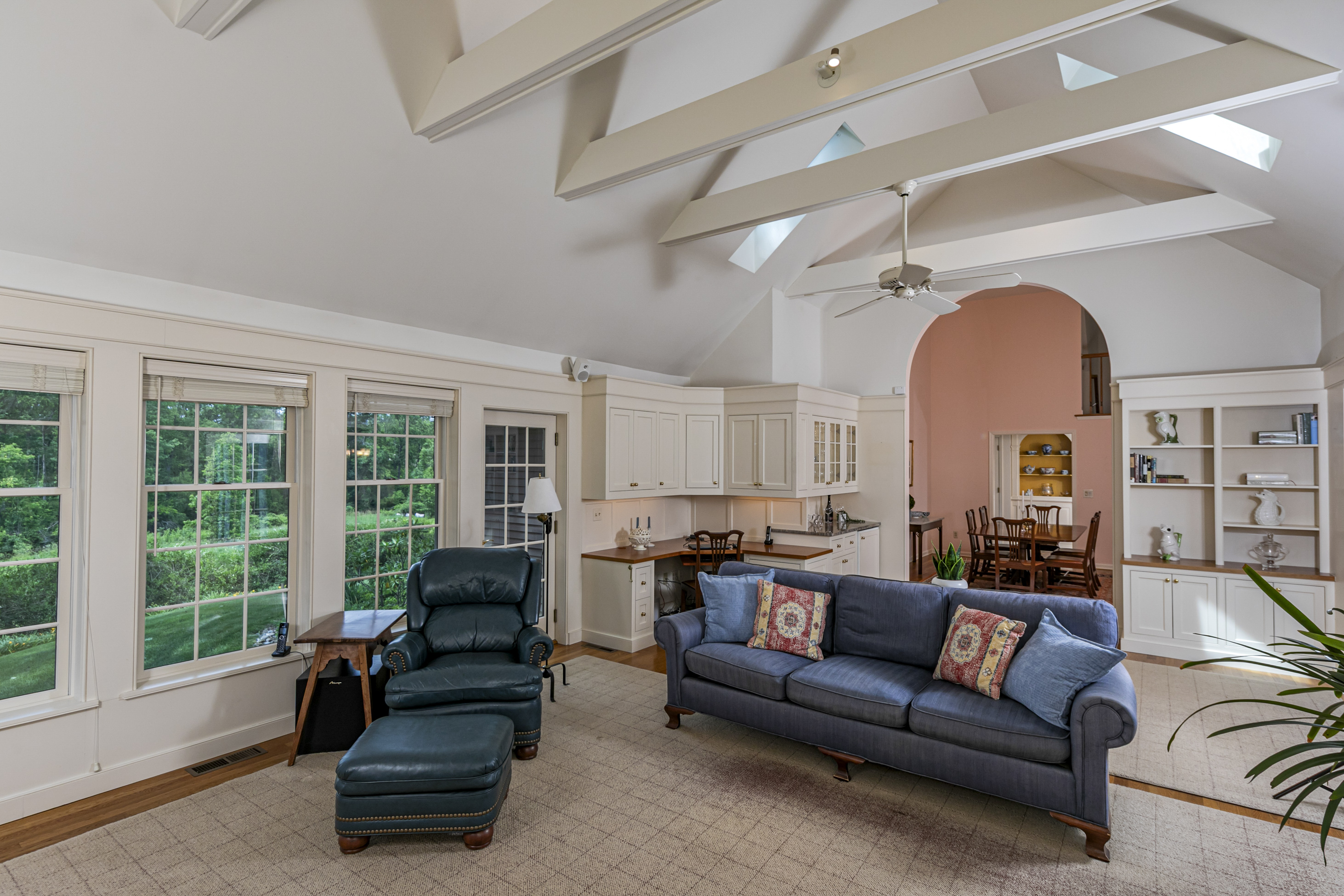  Stand-Out Home in The Glen Features Pastoral Views and Soaring Ceilings - 物件實景