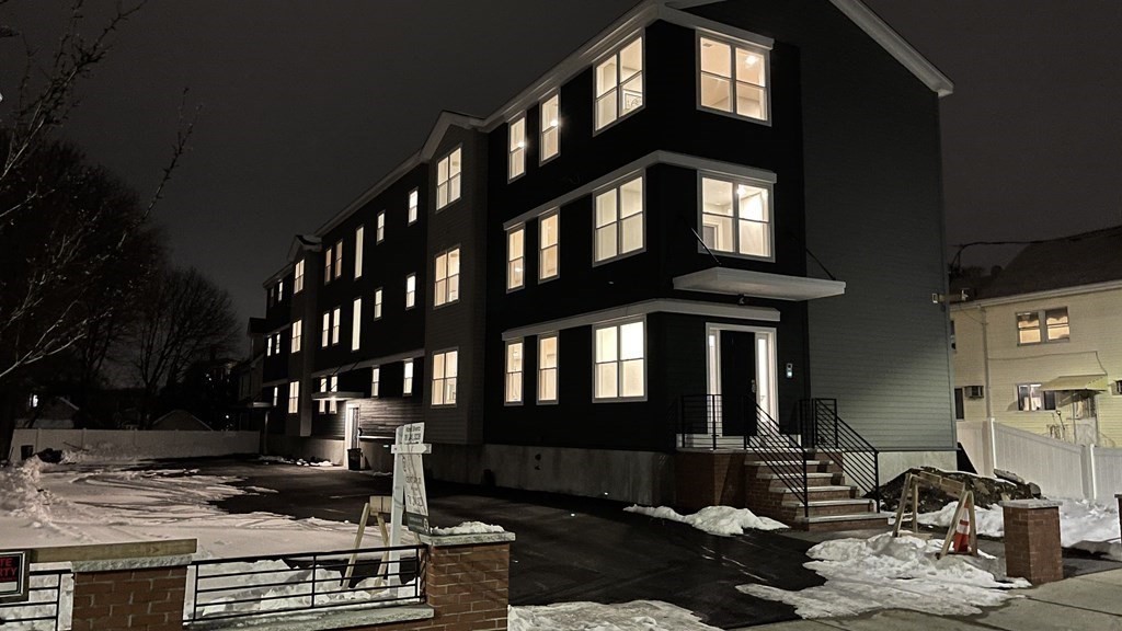 Everett, Massachusetts, 02149, United States, 3 Bedrooms Bedrooms, ,2 BathroomsBathrooms,Residential,For Sale,1923435