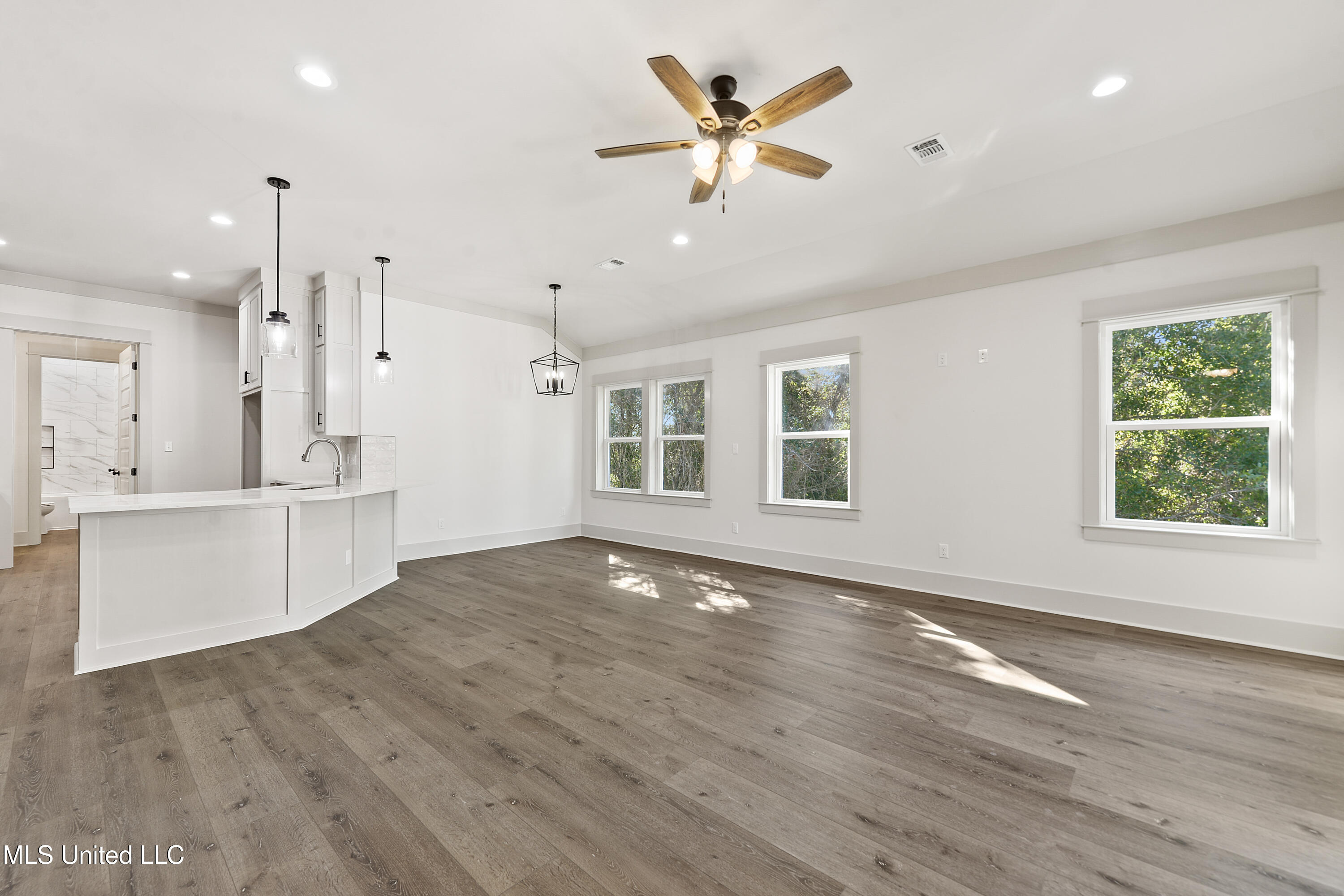 Pass Christian, Mississippi, 39571, United States, 4 Bedrooms Bedrooms, ,3 BathroomsBathrooms,Residential,For Sale,1966629