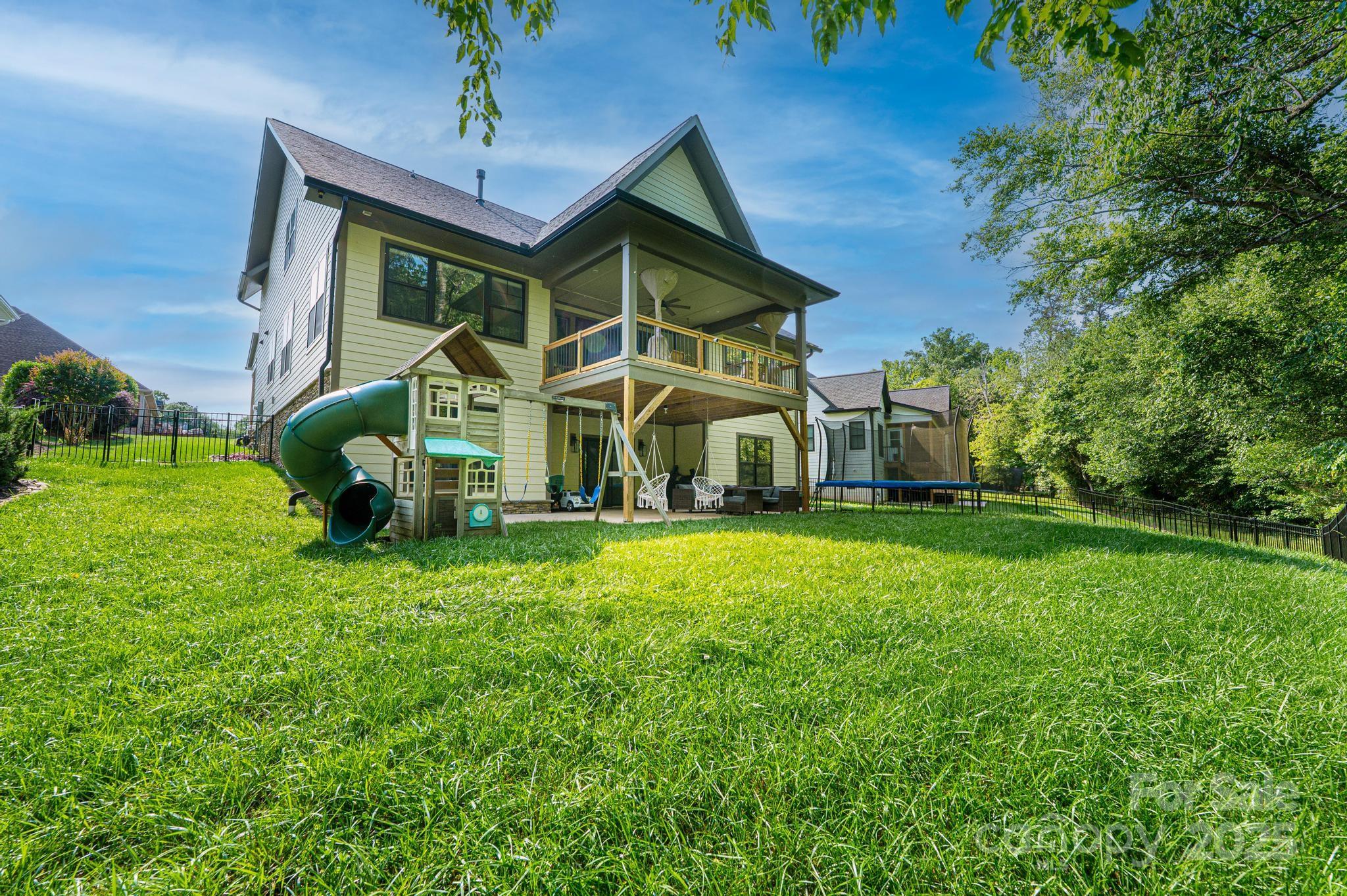 Hickory, North Carolina, 28601, United States, 4 Bedrooms Bedrooms, ,4 BathroomsBathrooms,Residential,For Sale,1850050