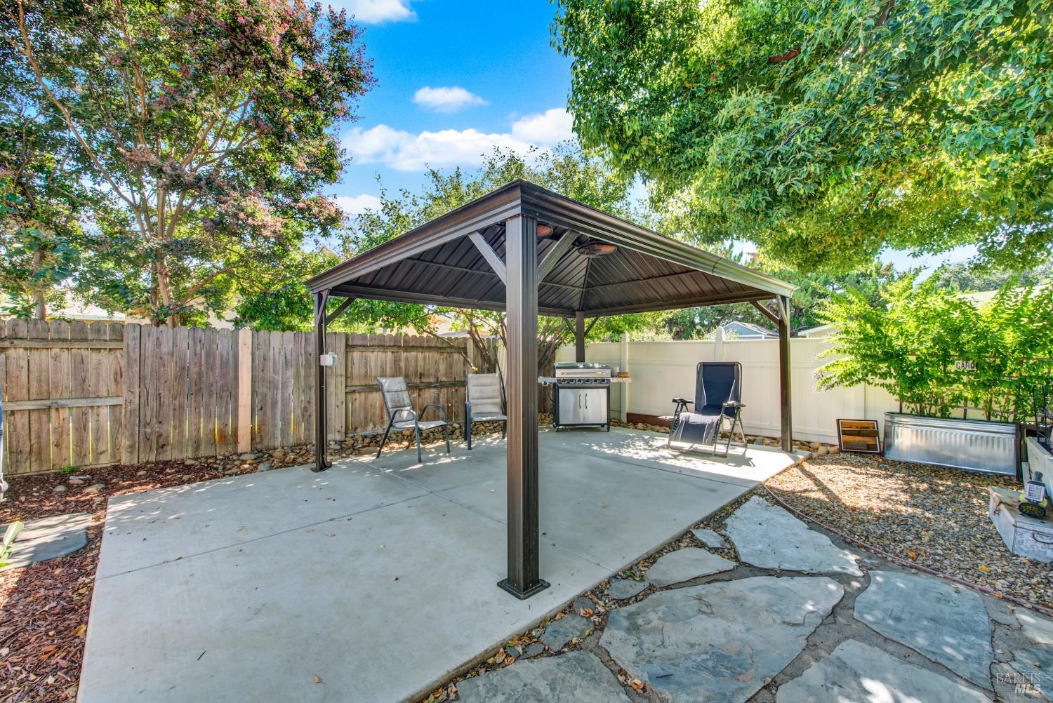 Vacaville, California, 95687, United States, 3 Bedrooms Bedrooms, ,2 BathroomsBathrooms,Residential,For Sale,1940371
