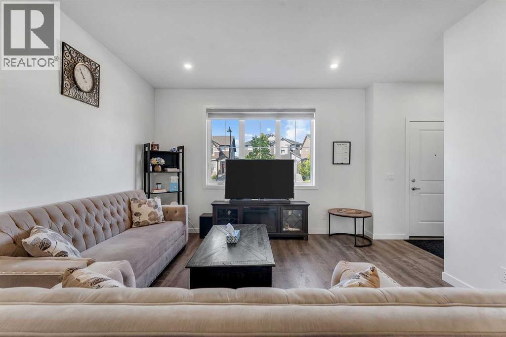 CALGARY, Alberta, T2X 4R1, CA, 3 Bedrooms Bedrooms, ,2 BathroomsBathrooms,Residential,For Sale,1949182