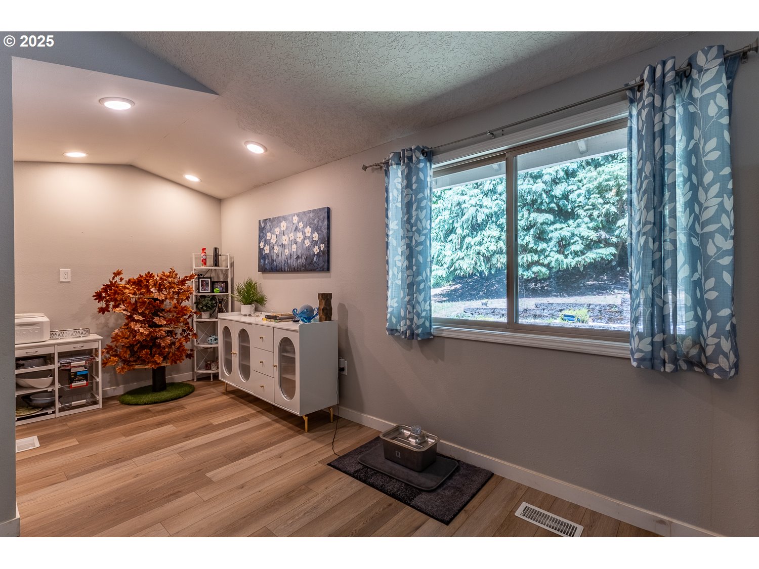 Vancouver, Washington, 98663, United States, 4 Bedrooms Bedrooms, ,2 BathroomsBathrooms,Residential,For Sale,1848237