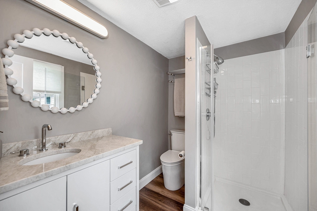 Groveland, Massachusetts, 01834, United States, 5 Bedrooms Bedrooms, ,3 BathroomsBathrooms,Residential,For Sale,1909322