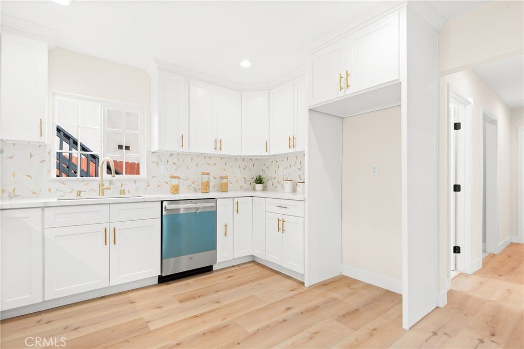 Los Angeles, California, 90063, United States, 3 Bedrooms Bedrooms, ,1 BathroomBathrooms,Residential,For Sale,1729506