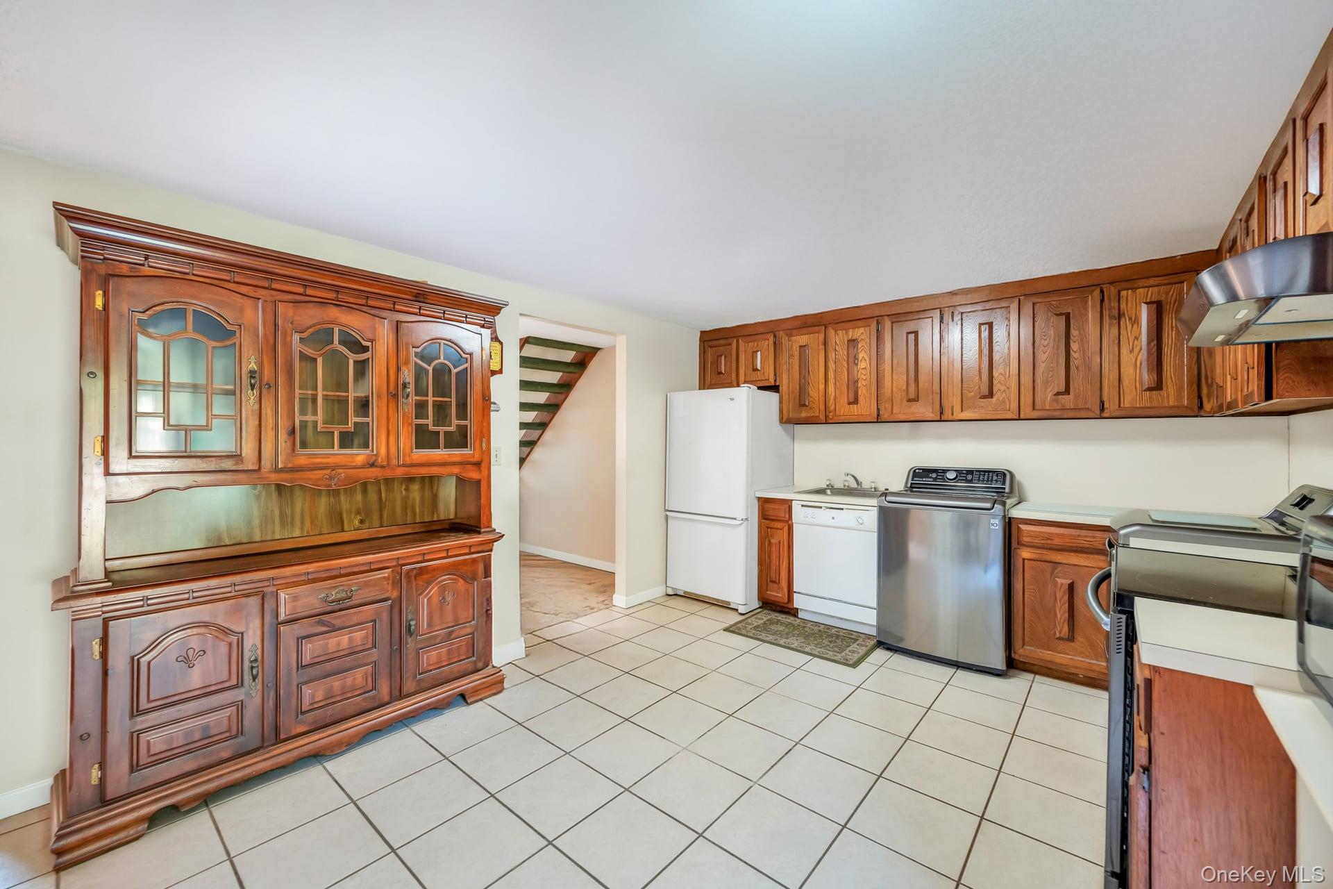Medford, New York, 11763, United States, 5 Bedrooms Bedrooms, ,2 BathroomsBathrooms,Residential,For Sale,1926312
