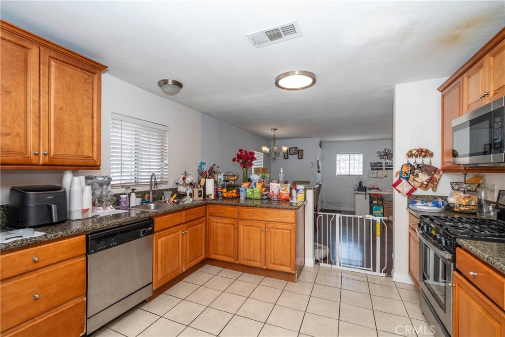 Los Angeles, California, 90059, United States, 4 Bedrooms Bedrooms, ,2 BathroomsBathrooms,Residential,For Sale,1929062