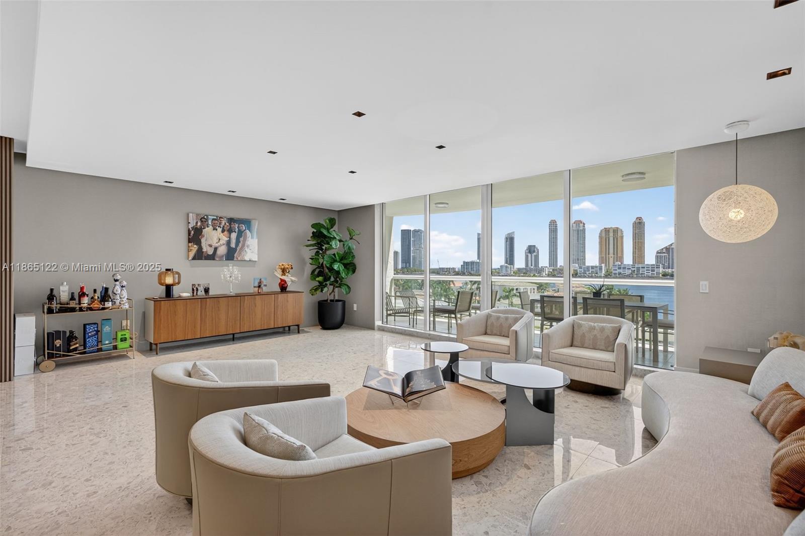 Aventura, Florida, 33160, United States, 3 Bedrooms Bedrooms, ,4 BathroomsBathrooms,Residential,For Sale,1942054