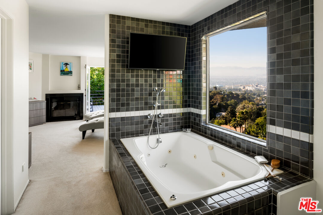 Los Angeles, California, 90068, United States, 3 Bedrooms Bedrooms, ,3 BathroomsBathrooms,Residential,For Sale,1913161