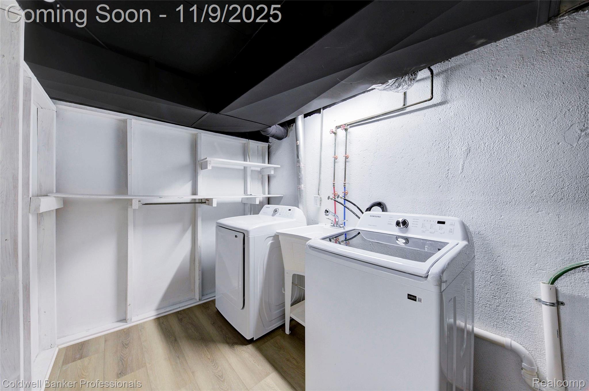 Troy, Michigan, 48085, United States, 4 Bedrooms Bedrooms, ,2 BathroomsBathrooms,Residential,For Sale,1989080