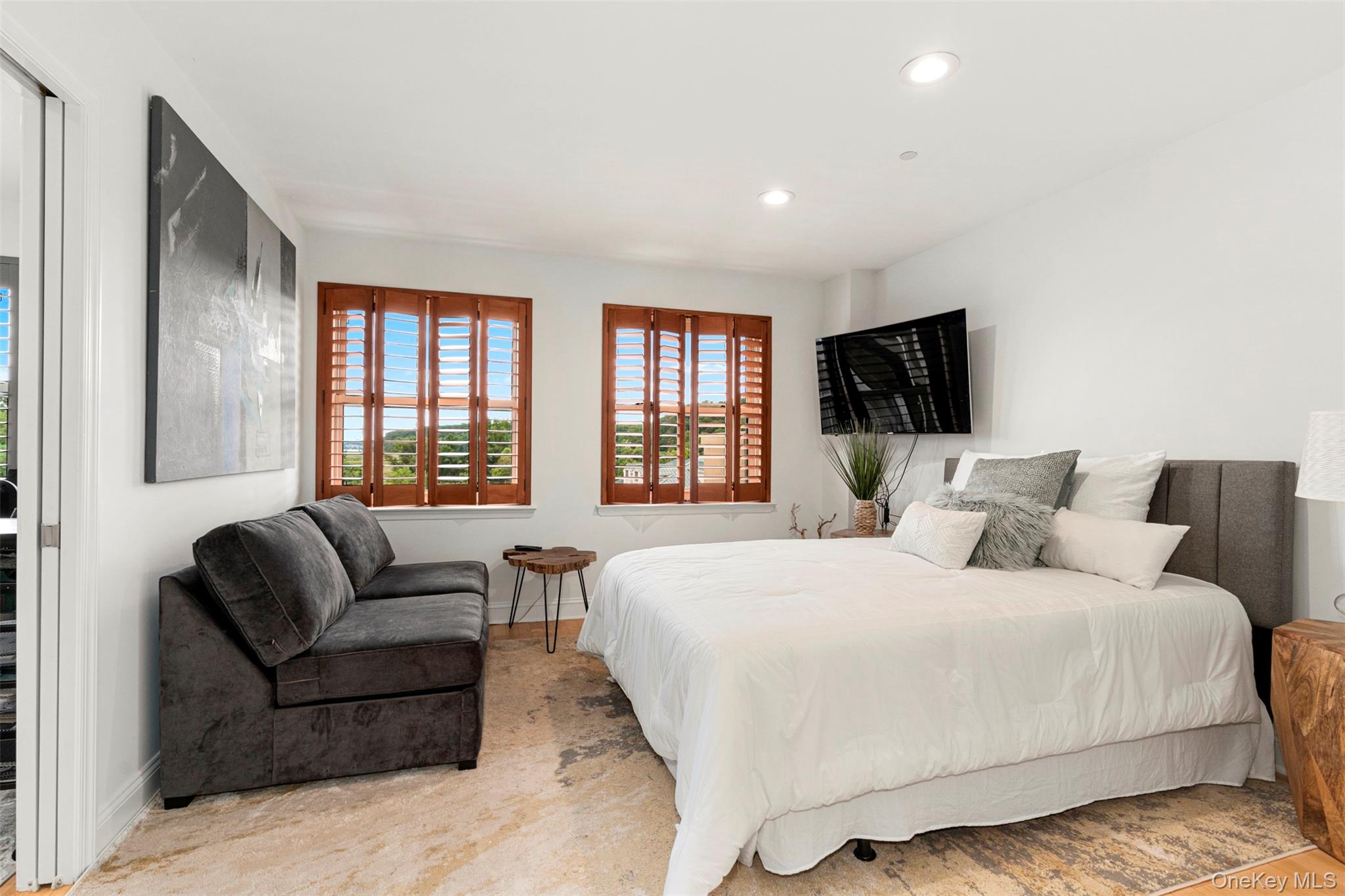 Piermont, New York, 10968, United States, 2 Bedrooms Bedrooms, ,3 BathroomsBathrooms,Residential,For Sale,1941803