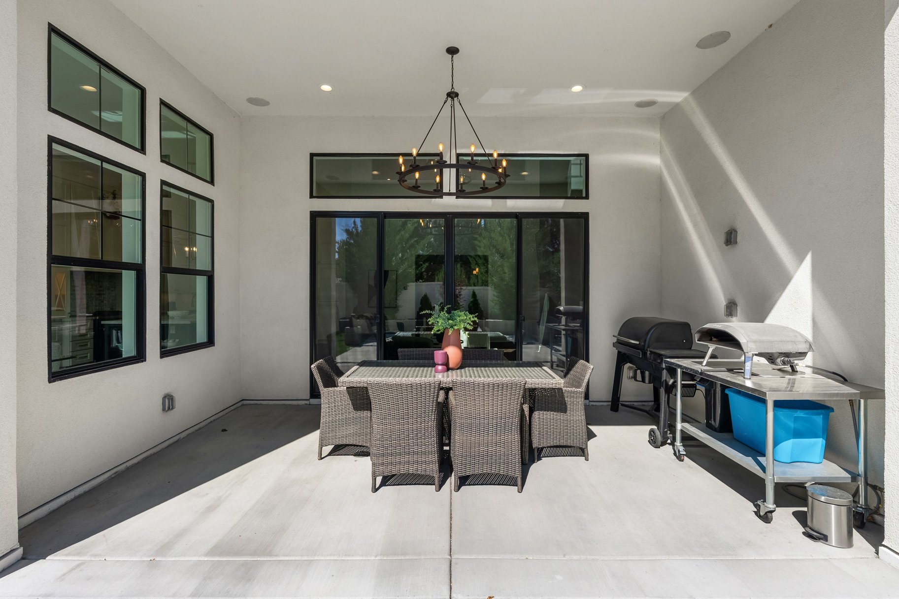  Custom 5-Bedroom Home on a Premium Lot in Rancharrah - 物件實景