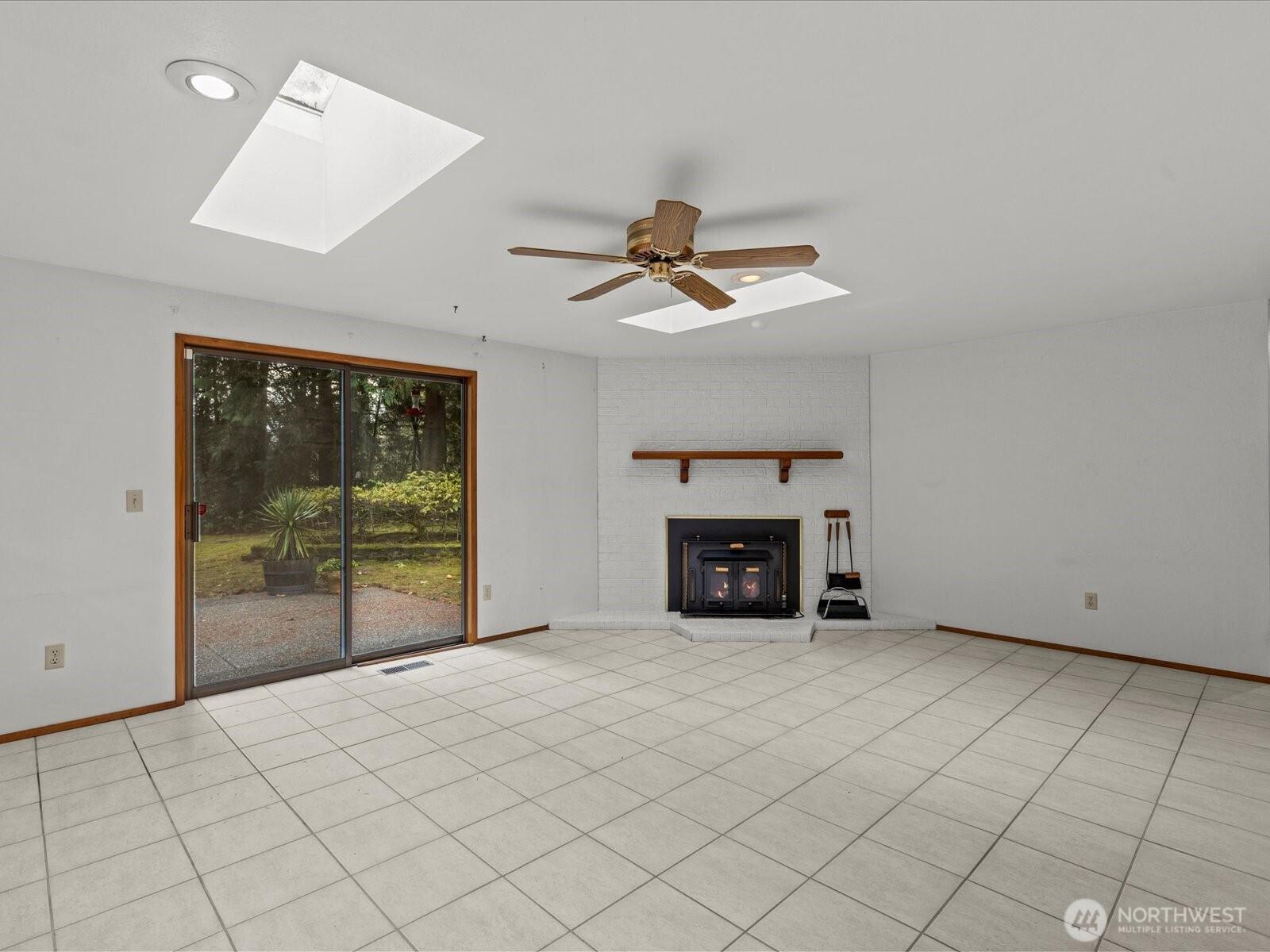 KENT, Washington, 98042, United States, 4 Bedrooms Bedrooms, ,3 BathroomsBathrooms,Residential,For Sale,2001779