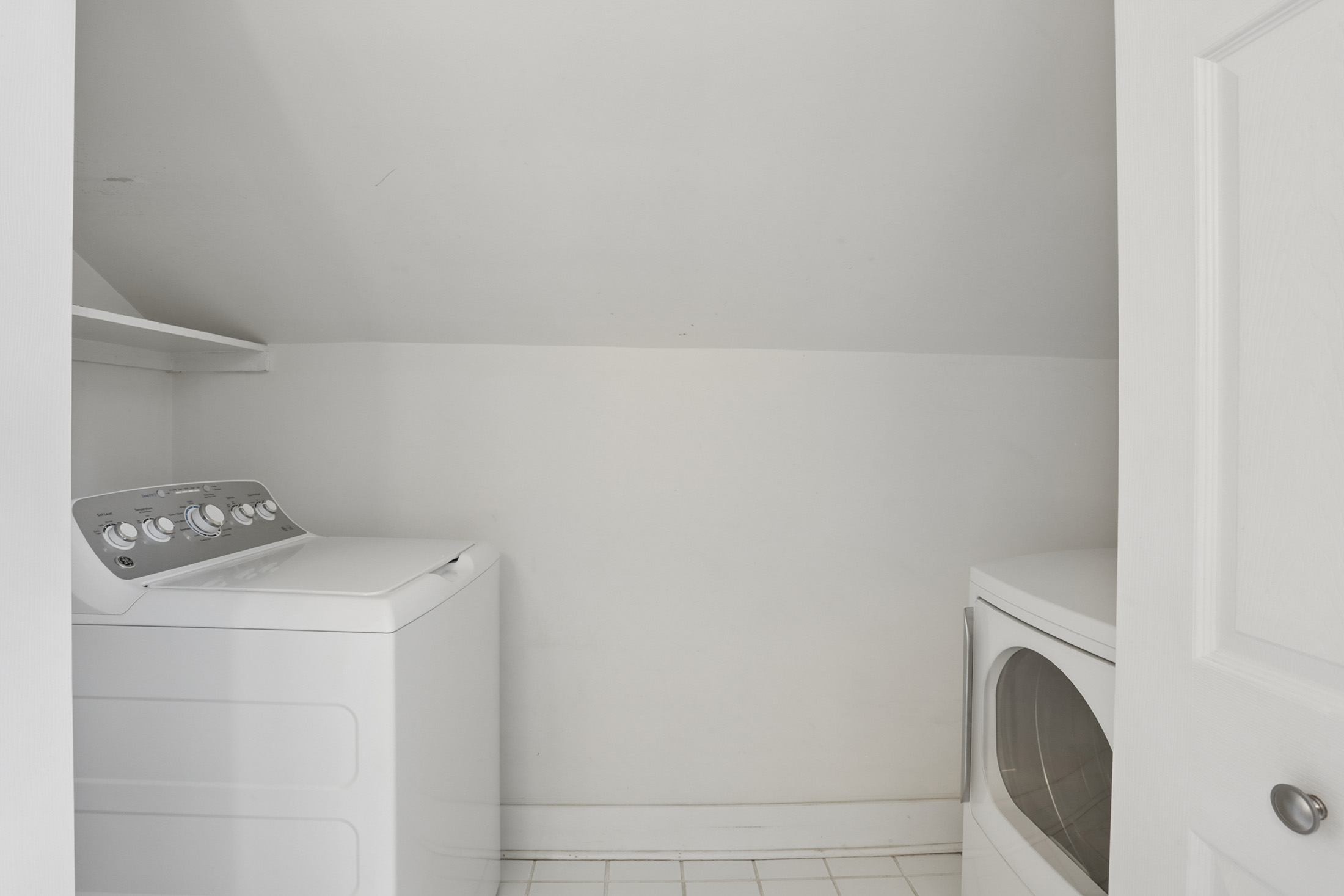  Charming Four Bedroom Cottage in Beloved Haynes Manor Neighborhood - 物件實景