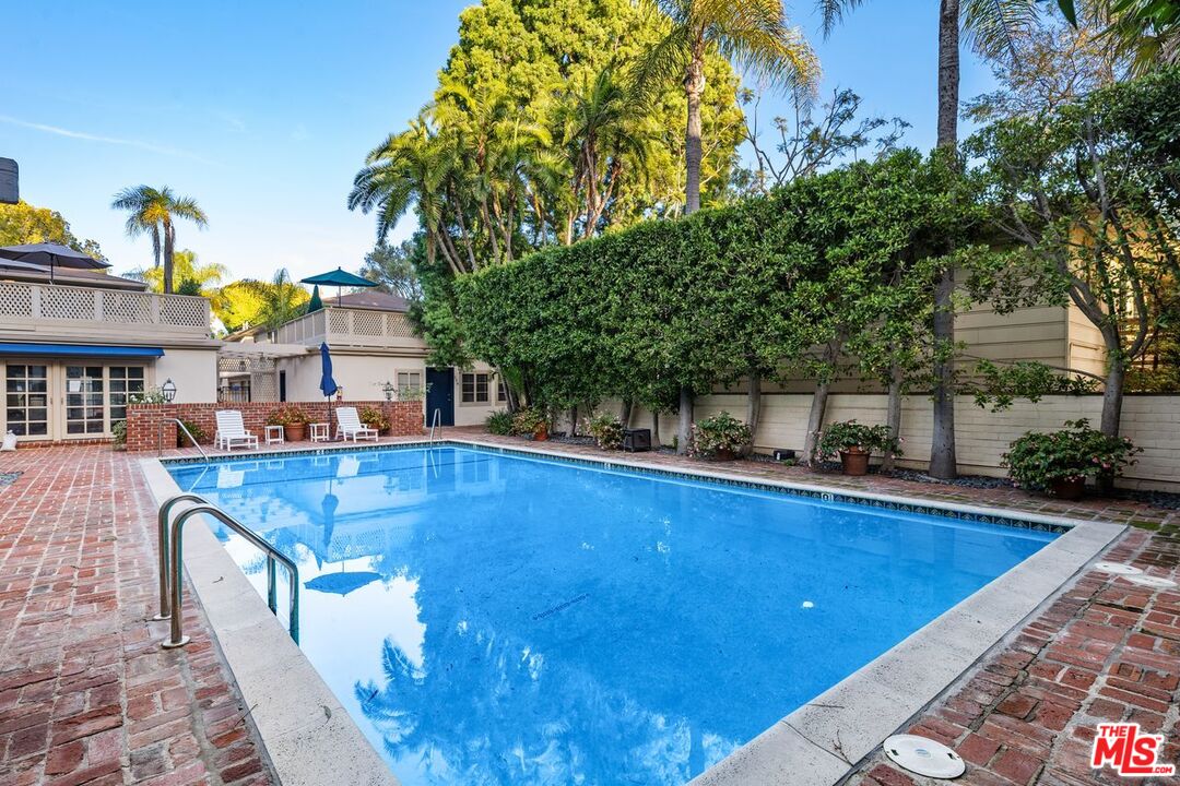 Los Angeles, California, 90049, United States, 1 Bedroom Bedrooms, ,1 BathroomBathrooms,Residential,For Sale,2003518