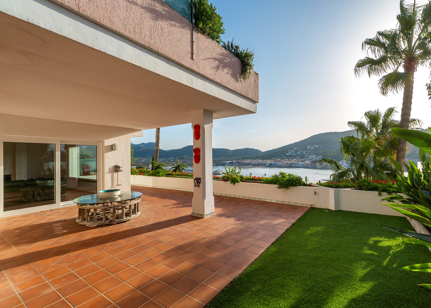  Apartment with sea views in Port d