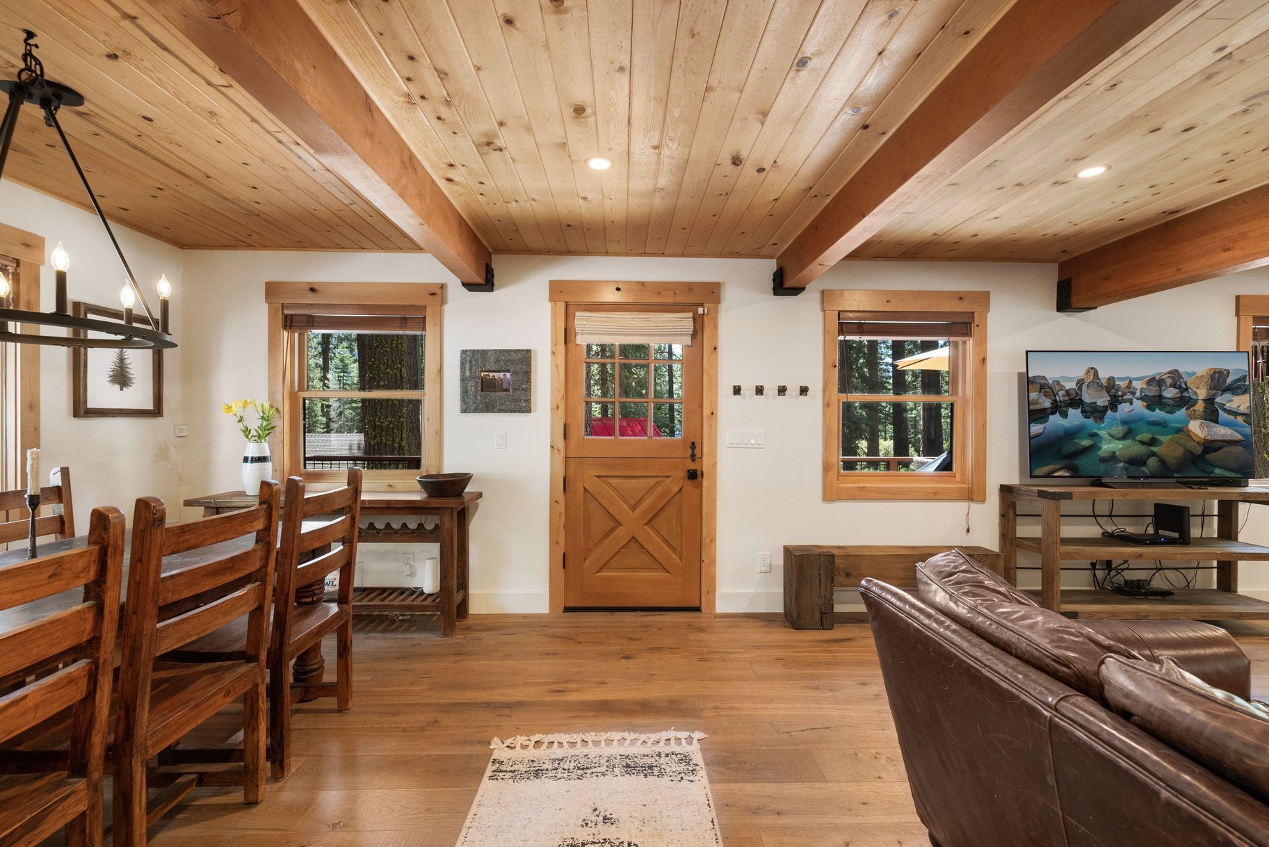  Rare Donner Tract home with private beach and pier access. - 物件實景