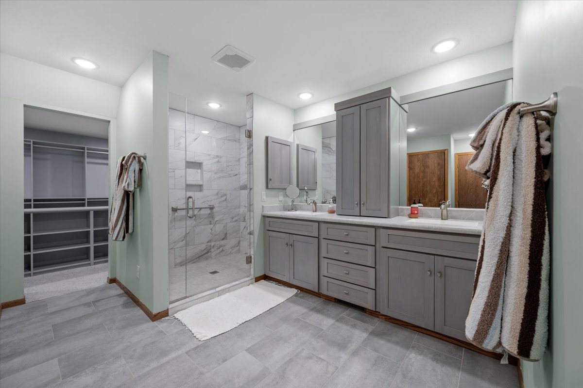 Lead, South Dakota, 57754, United States, 4 Bedrooms Bedrooms, ,3 BathroomsBathrooms,Residential,For Sale,1975195