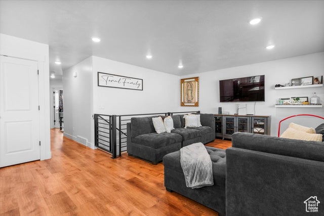 Centerfield, Utah, 84622, United States, 4 Bedrooms Bedrooms, ,3 BathroomsBathrooms,Residential,For Sale,1980838