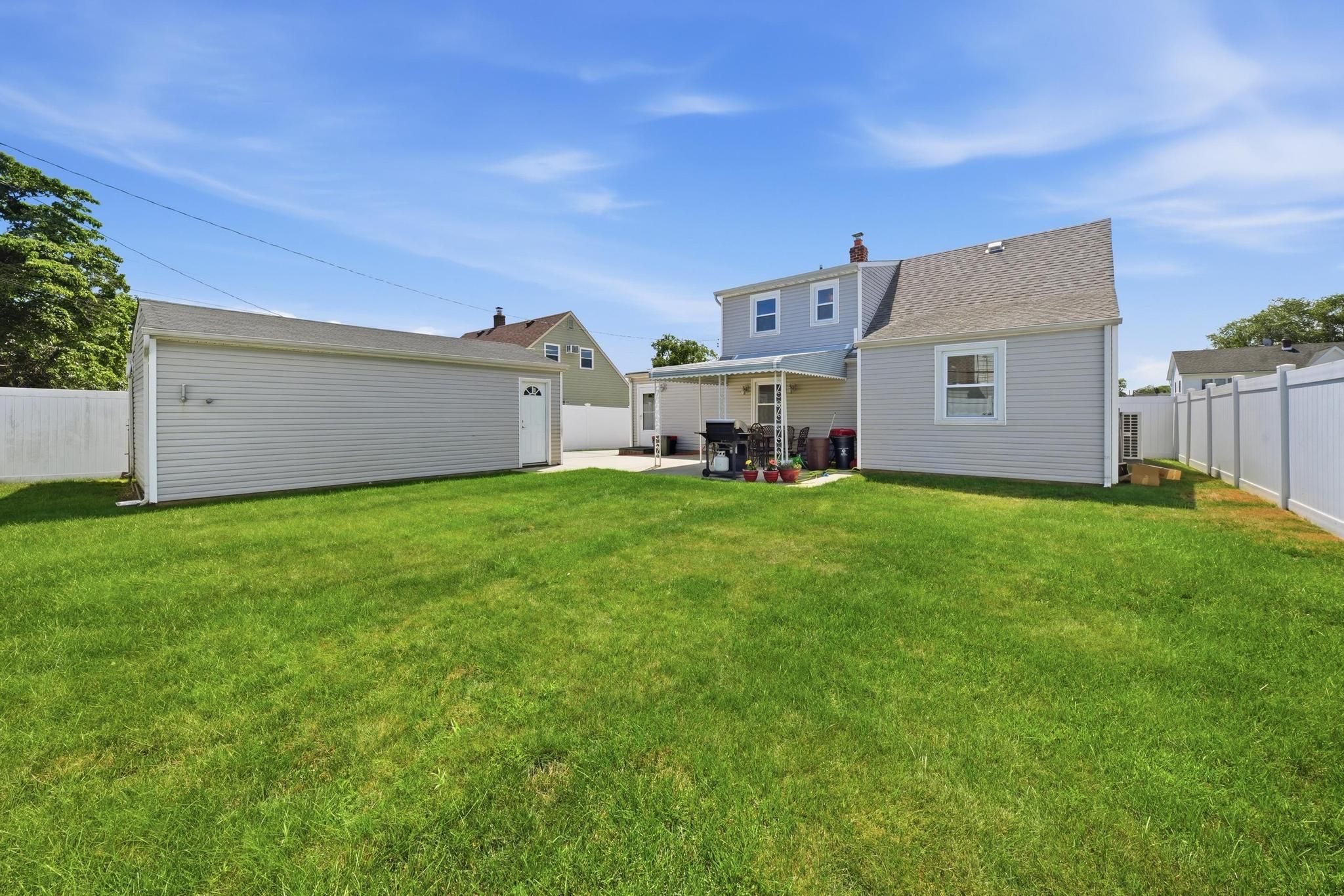  37 Gun Lane, Levittown, NY, 11756 - 物件實景