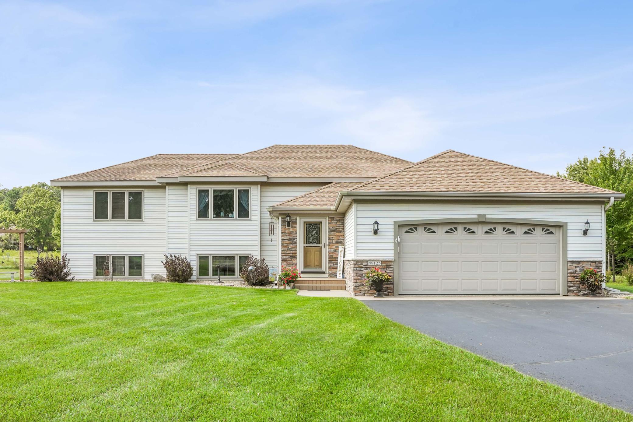 River Falls, Wisconsin, 54022, United States, 3 Bedrooms Bedrooms, ,2 BathroomsBathrooms,Residential,For Sale,1963754