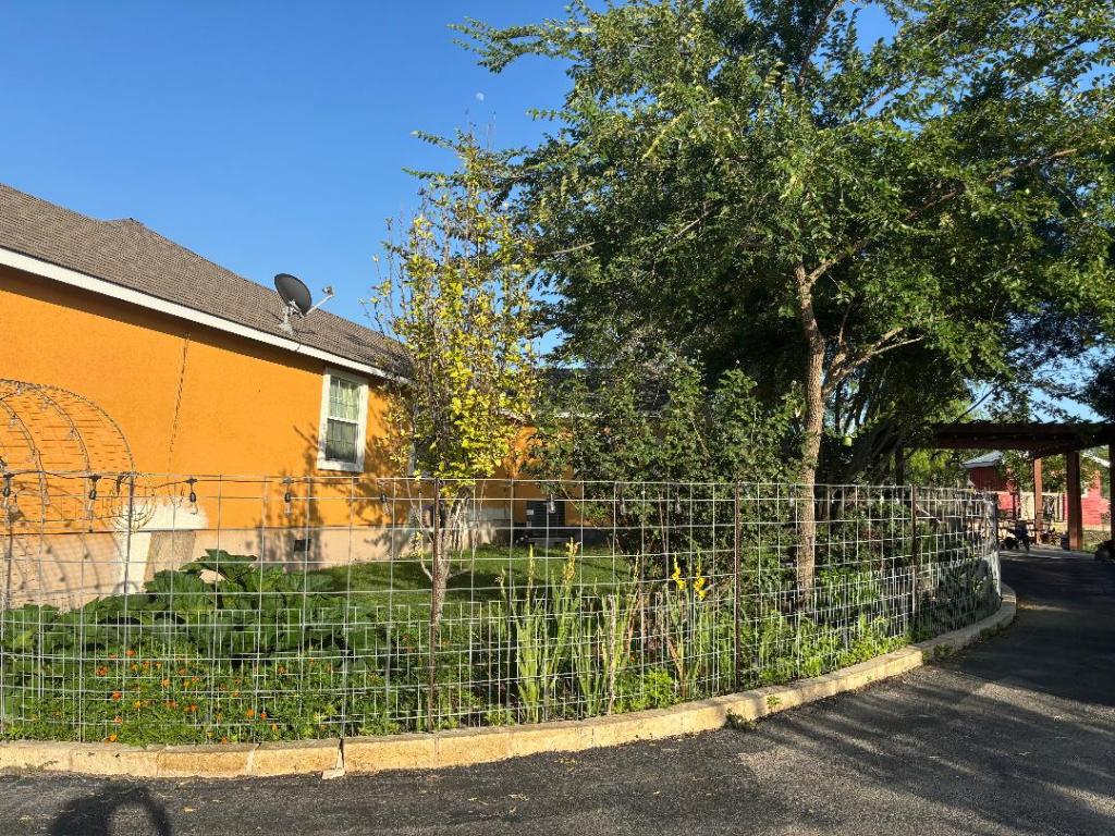 Lockhart, Texas, 78644, United States, 3 Bedrooms Bedrooms, ,2 BathroomsBathrooms,Residential,For Sale,1846511