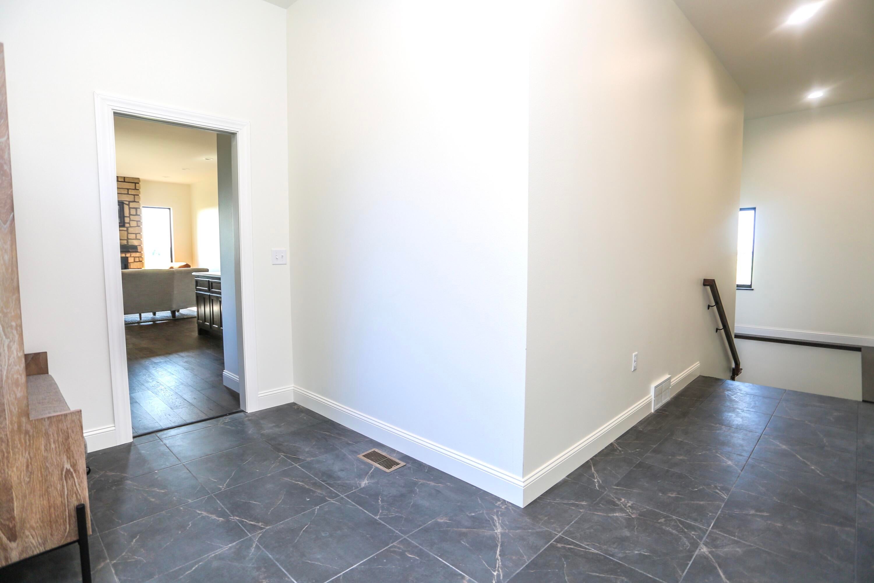 Aberdeen, South Dakota, 57401, United States, 6 Bedrooms Bedrooms, ,Residential,For Sale,2048442