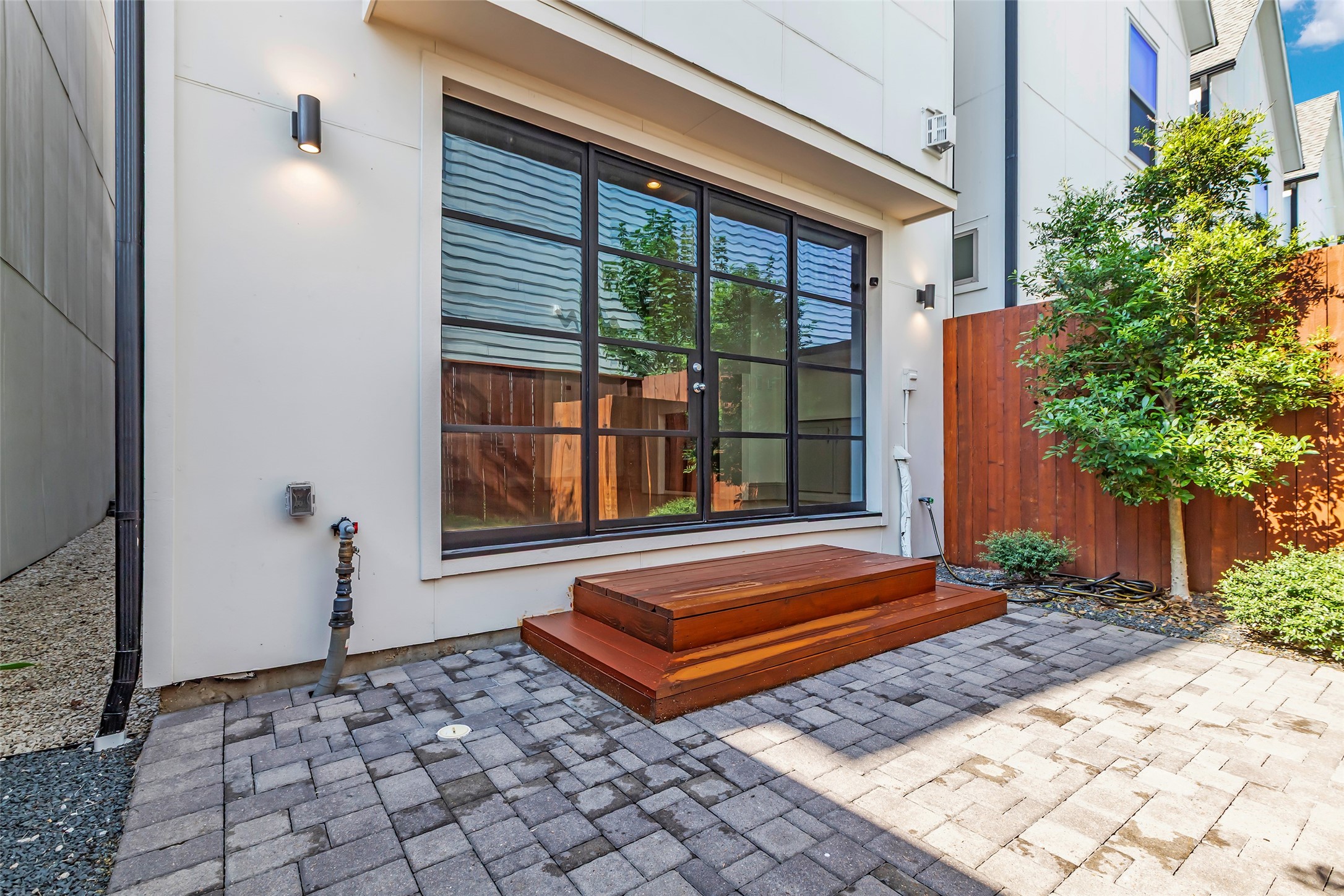 Houston, Texas, 77008, United States, 4 Bedrooms Bedrooms, ,4 BathroomsBathrooms,Residential,For Sale,1989556