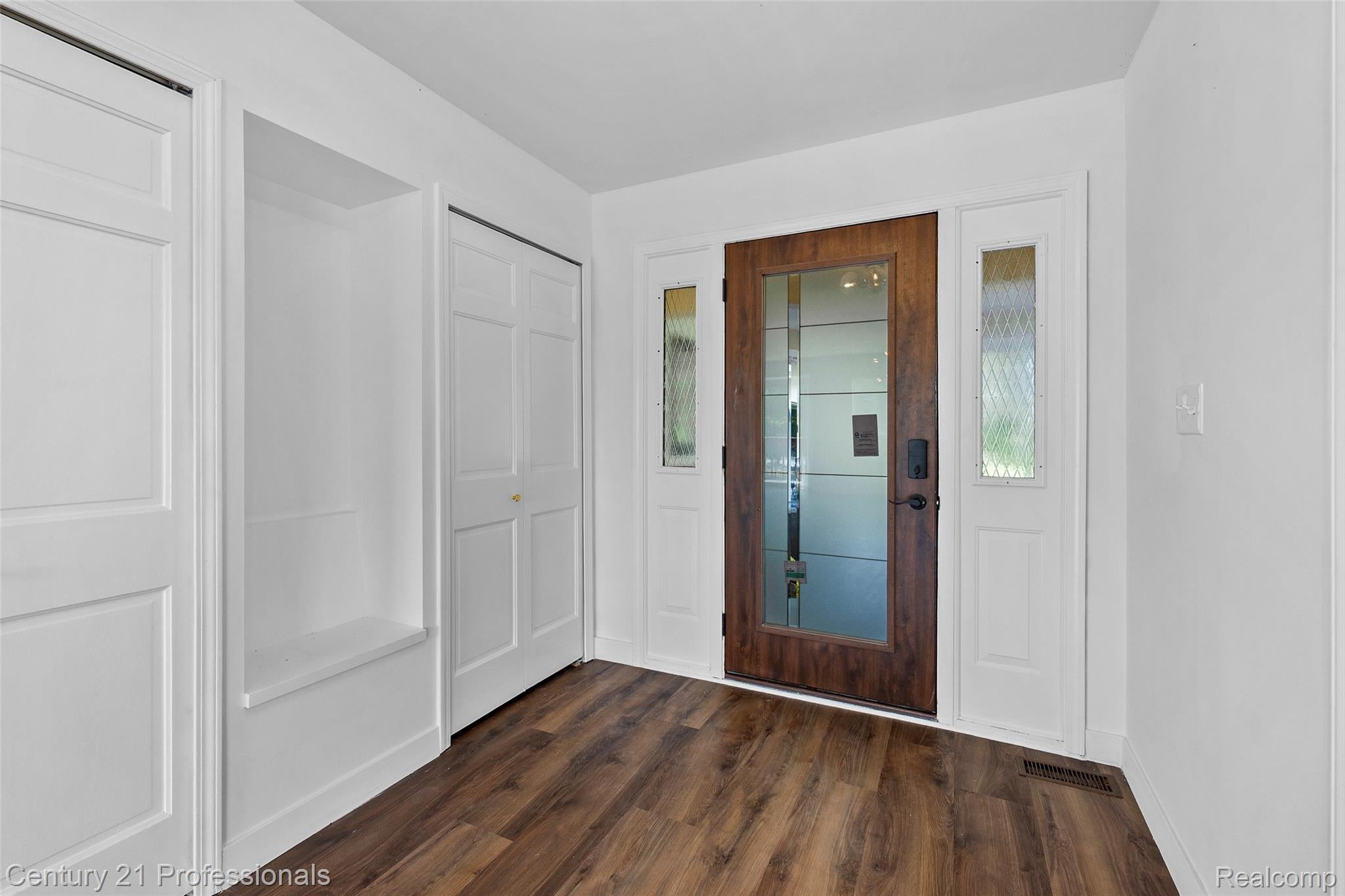 Davisburg, Michigan, 48350, United States, 5 Bedrooms Bedrooms, ,4 BathroomsBathrooms,Residential,For Sale,1982233