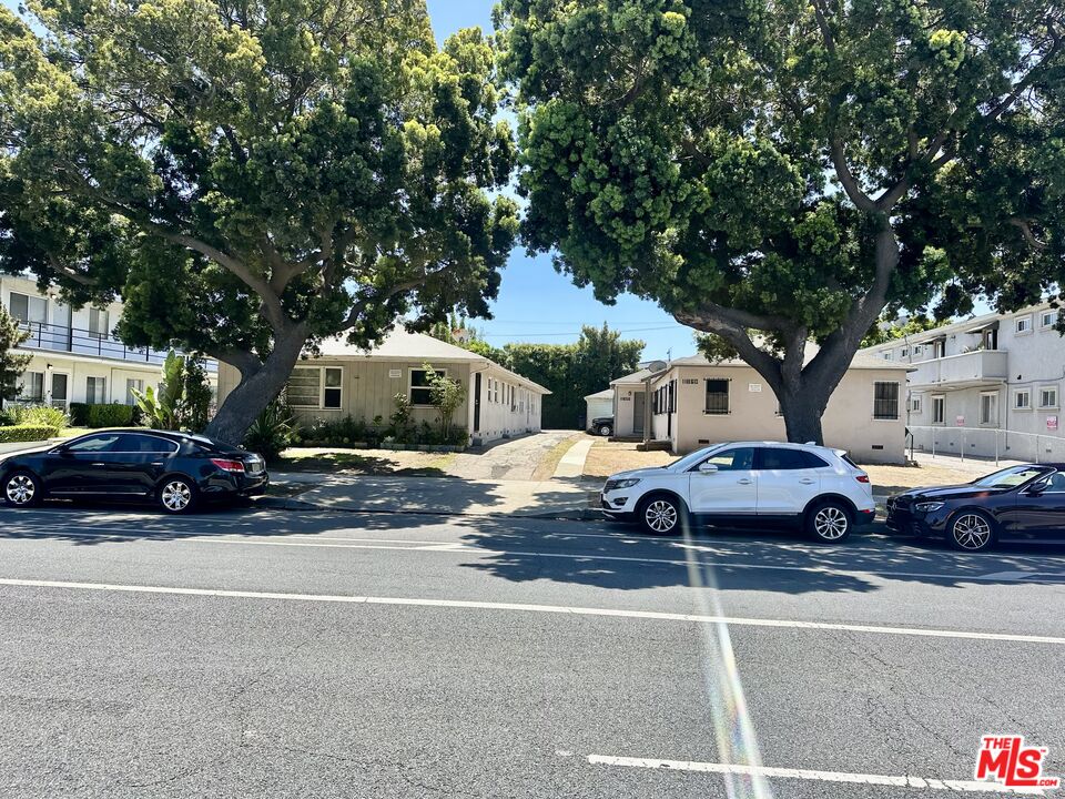 Los Angeles, California, 90066, United States, 7 Bedrooms Bedrooms, ,Residential,For Sale,1867047