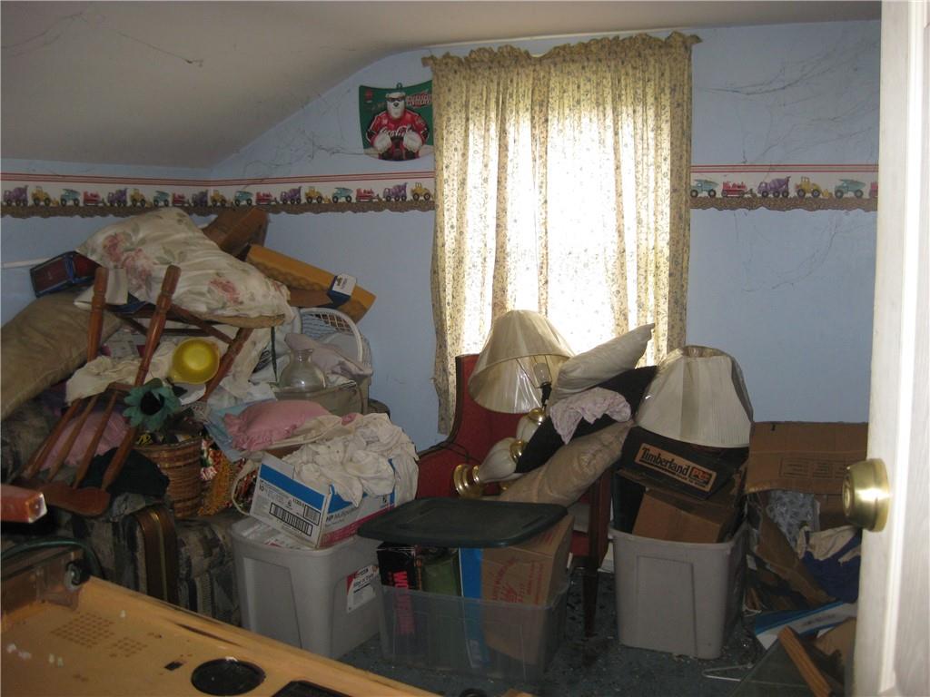 Middletown, Rhode Island, 02842, United States, 4 Bedrooms Bedrooms, ,2 BathroomsBathrooms,Residential,For Sale,1984430